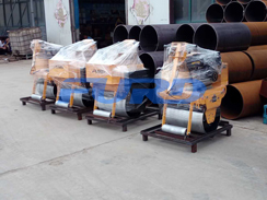 福瑞得機(jī)械5臺(tái)壓路機(jī)，一臺(tái)混凝土整平機(jī)及時(shí)發(fā)貨