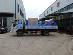 福瑞得機(jī)械瀝青灌縫機(jī)，手扶雙輪壓路機(jī)裝車成功及時(shí)發(fā)貨
